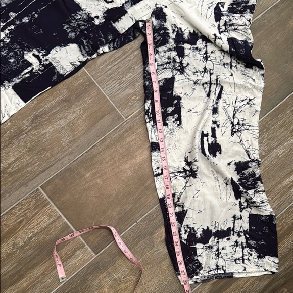 Fashion Nova White and Navy Pants - Picture 6 of 9